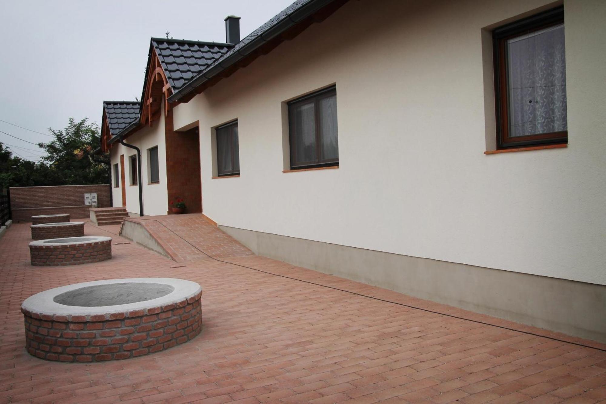 Hansag Vendeghaz Kapuvar Bagian luar foto